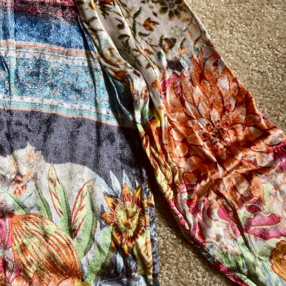 ♥️🤍💙NWT Soft Surroundings Crushed Velvet Women's Top - Picture 2 of 3